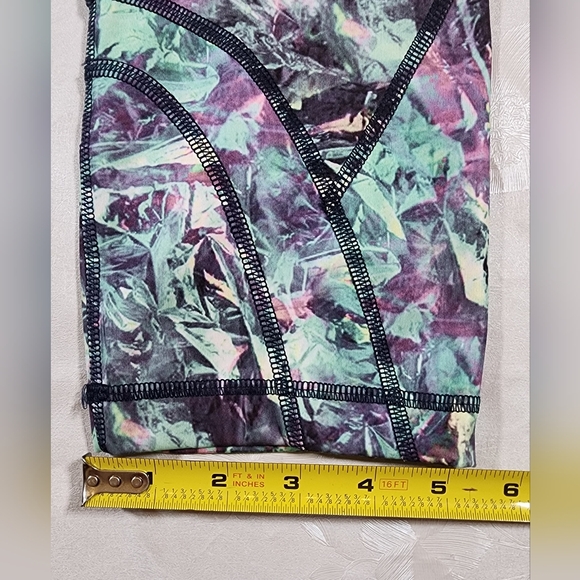 Lululemon Run: Inspire Crop II Women Sz 8 Leggings Iridescent Multi Luxtreme - Picture 2 of 10